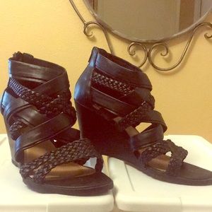 Black gladiator wedge 8.5